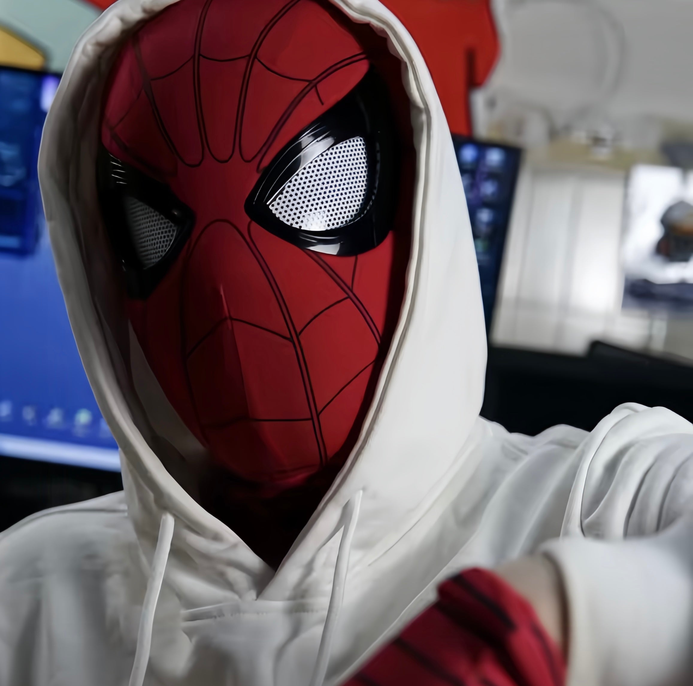 Marvel Spider-Man Pull-Over Cosplay Mask – Ring-Control Eye Lenses